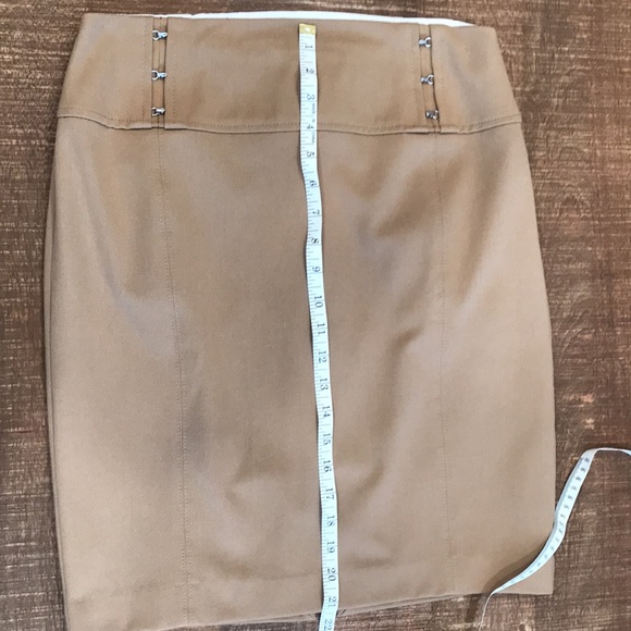 Gently used tan pencil skirt - Picture 6 of 7